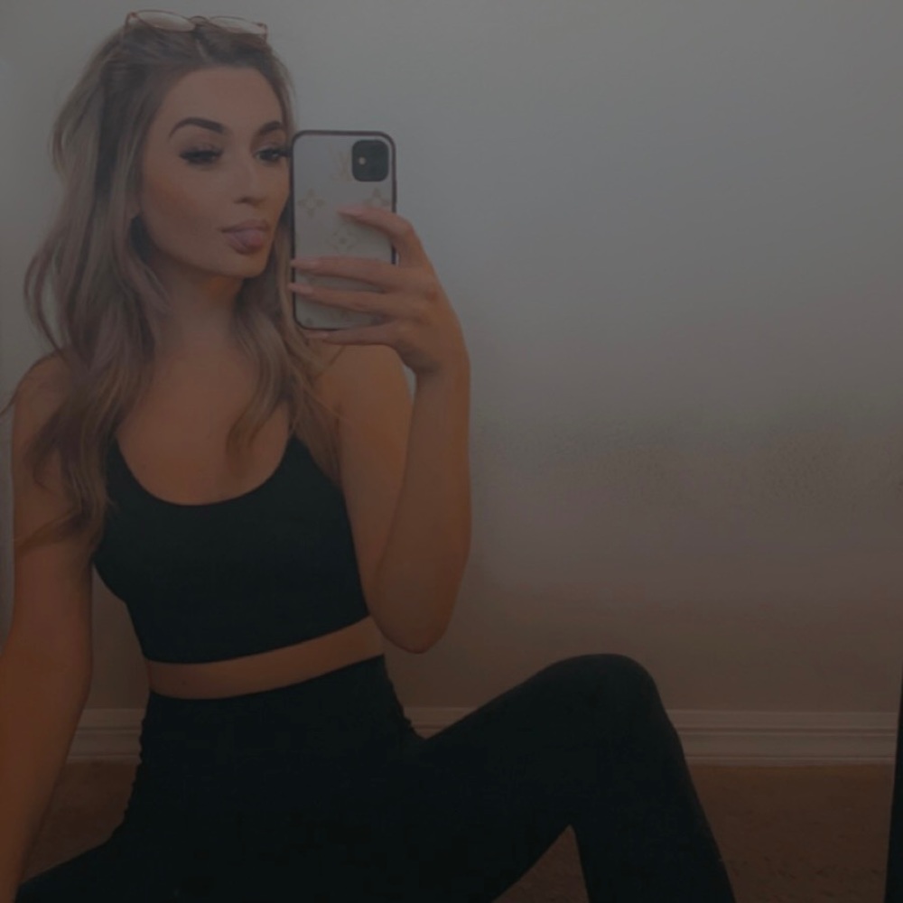 Meet your Posher, Demi